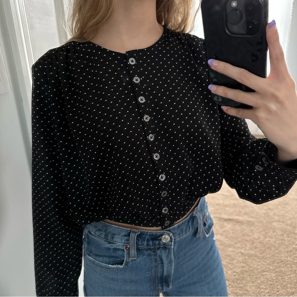 AE Studio Cropped Blouse - Picture 2 of 2